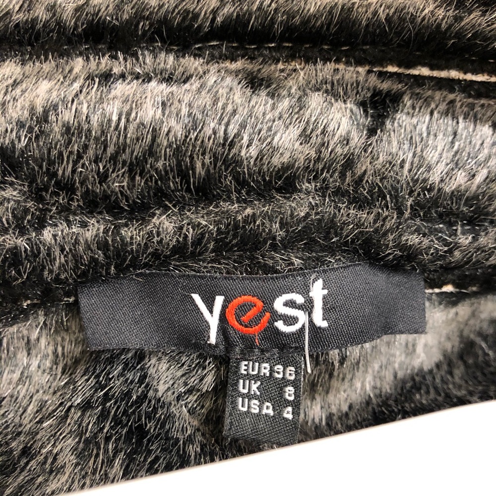 Yest Jacket - Picture 2 of 4